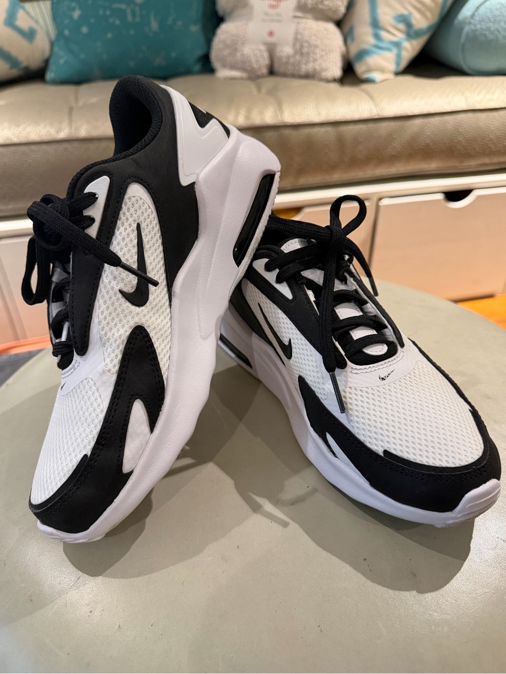 Nike Air Max INTRLK Lite White Black Sneakers Women’s 8